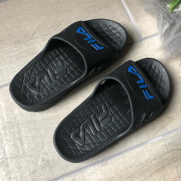 NWOB Fila kids’ slides in black and blue. Size 12 - Picture 4 of 5